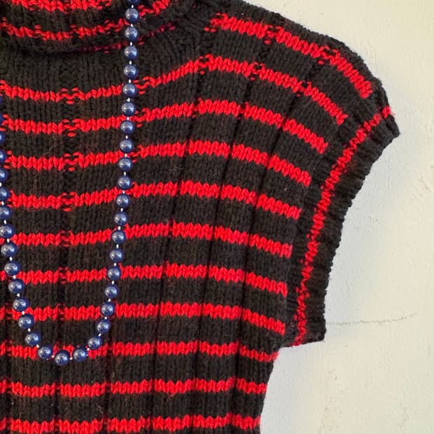 레드&블랙 스트라이프 터틀넥 베스트