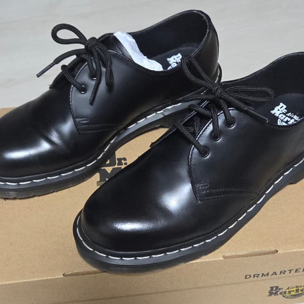 닥터마틴 1461 화이트 스티치