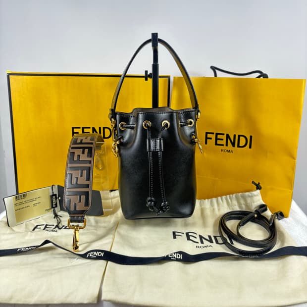 (새상품급/풀구성)펜디 몬트레조 버킷백+미니 스트랩유