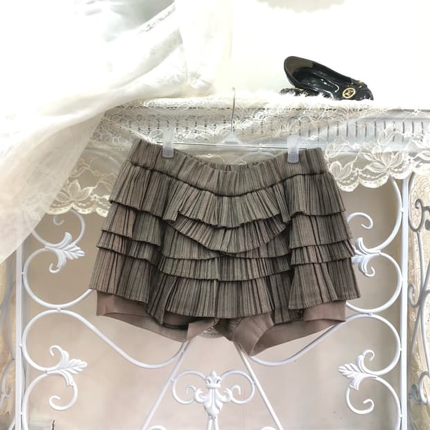 O’2nd ash brown ruffle layered skort