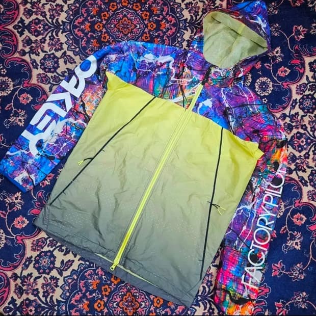 오클리(OAKLEY) 파일럿 팩토리 그라데이션 바람막이