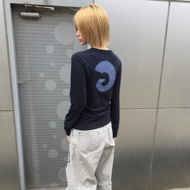 탄산마그네슘 혼 아플리케 롱슬리브 여성 네이비 