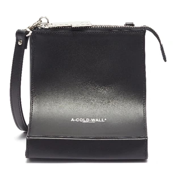 A COLD WALL 커브드 레더 크로스백