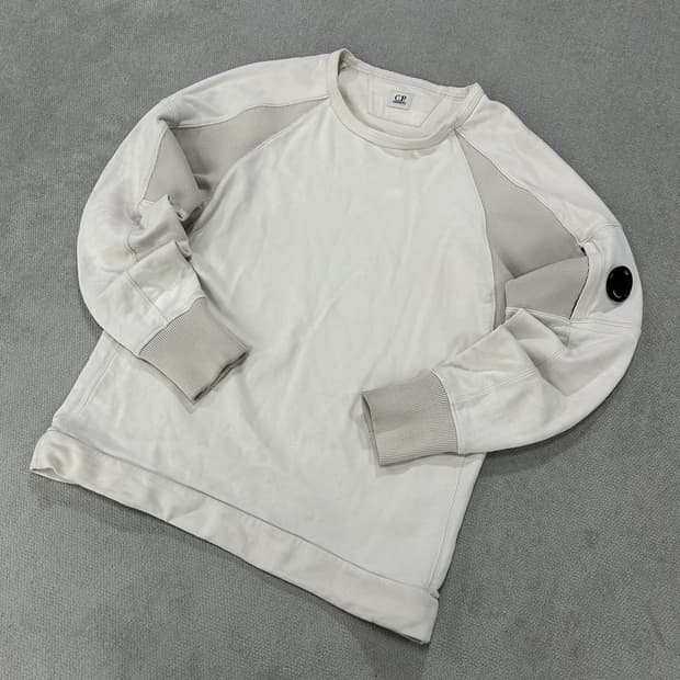 C.P. 컴퍼니 아이보리 맨투맨 티셔츠 m