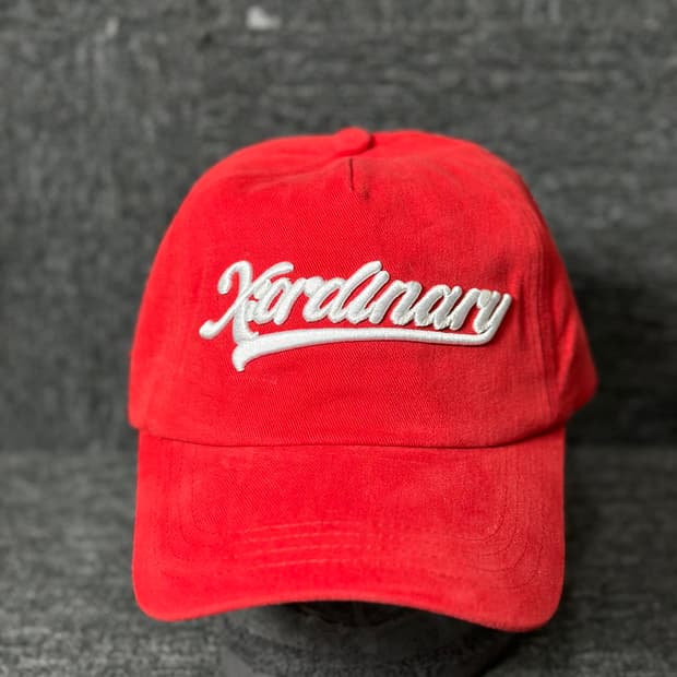 엑스오디너리 빨간색 볼캡