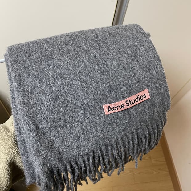 아크네스튜디오 머플러 CA0086