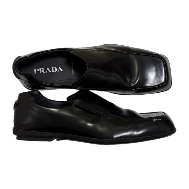 프라다 레이저 브러쉬드 레더 로퍼