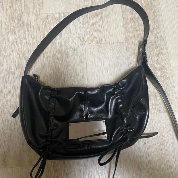 마뗑킴 하프셔링리본 라운드 백