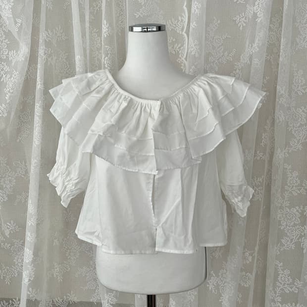 F) 새상품 프레클 프릴 반팔 블라우스