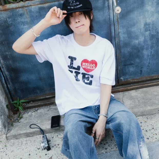 밈더워드로브 헬로 월드 LOVE 티셔츠_화이트
