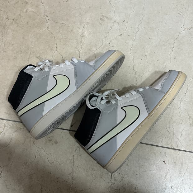 나이키 에어조던1 백보드 미드 US8.5 ,265사이즈 회색 ,화이트