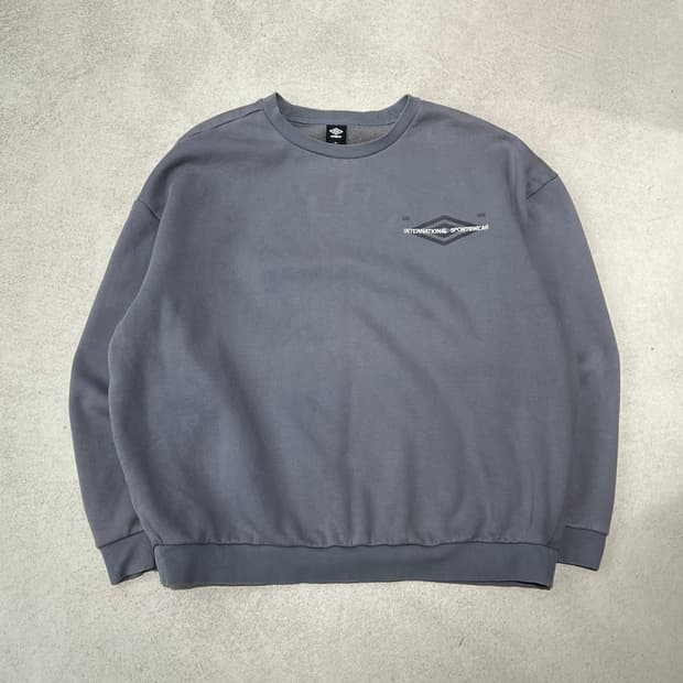 엄브로 로고자수 스웻셔츠 s11501