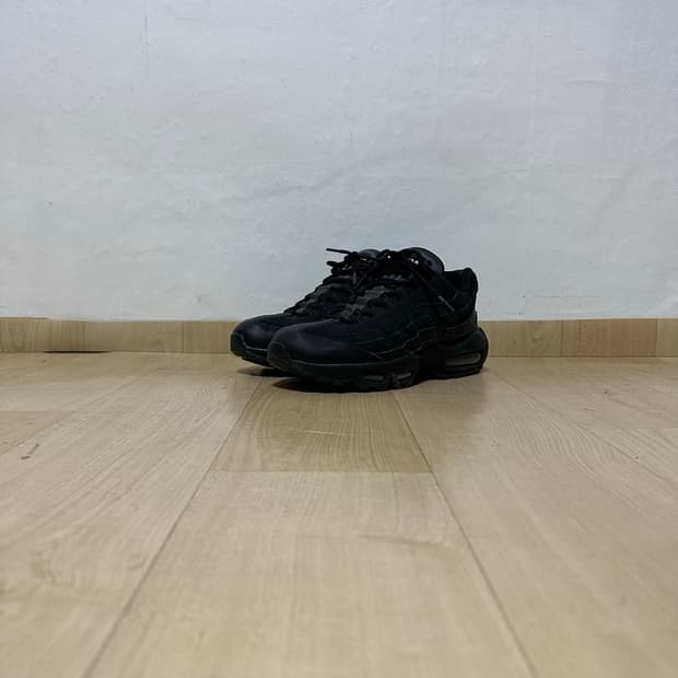 나이키 에어맥스95 에센셜 블랙 앤트러사이트