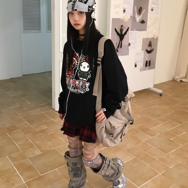 베이프 헬로키티 맨투맨