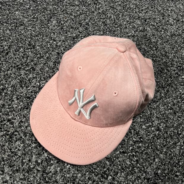뉴에라 New Era 9FIFTY 뉴욕 양키스 에센셜 핑크 스냅백 