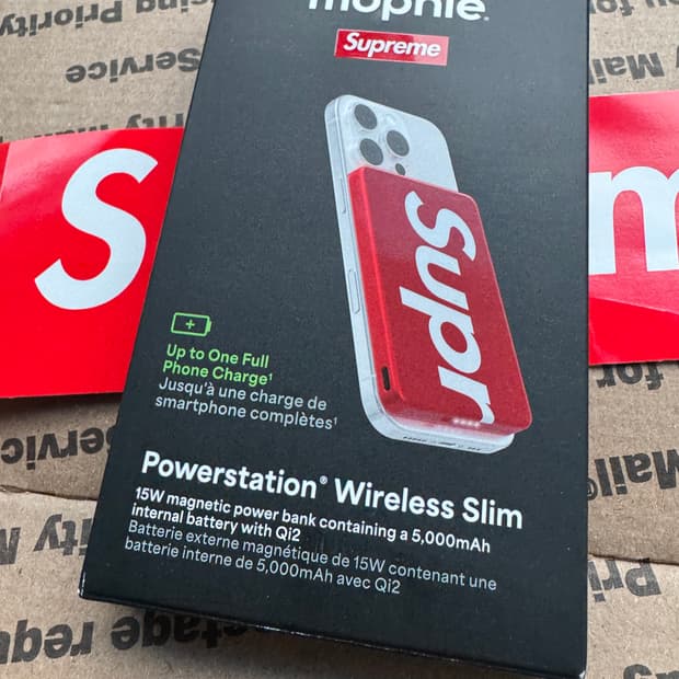 슈프림 보조베터리 레드 (스티커 서비스)