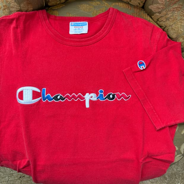 챔피온 자수 반팔 티셔츠