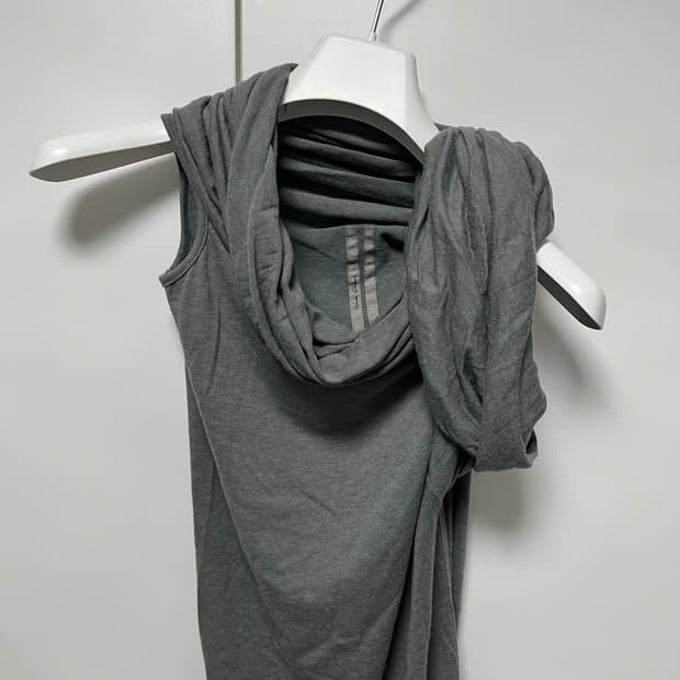 [38]릭오웬스 25fw 드레이프 트위스트 슬리브리스 탑/그레이