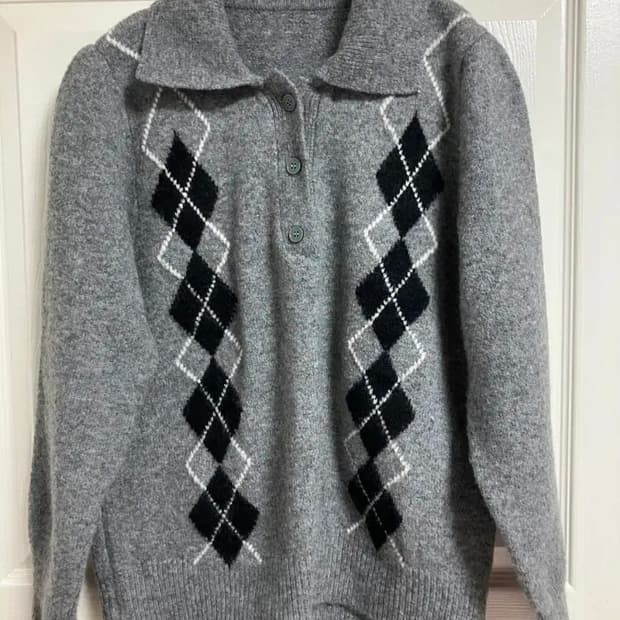 아가일 체크 그레이 카라 니트