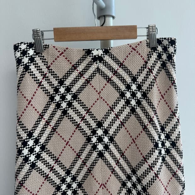 버버리 사선 체크 트위드 스커트