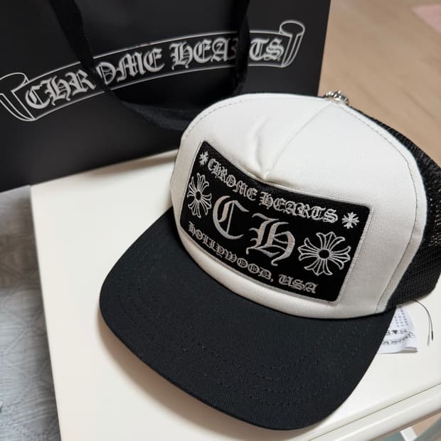 (새상품) 크롬하츠 할리우드 트러커캡 블랙 화이트