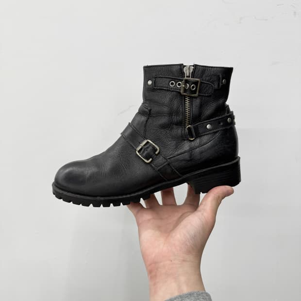 빈티지 스트랩 버클 레더 부츠