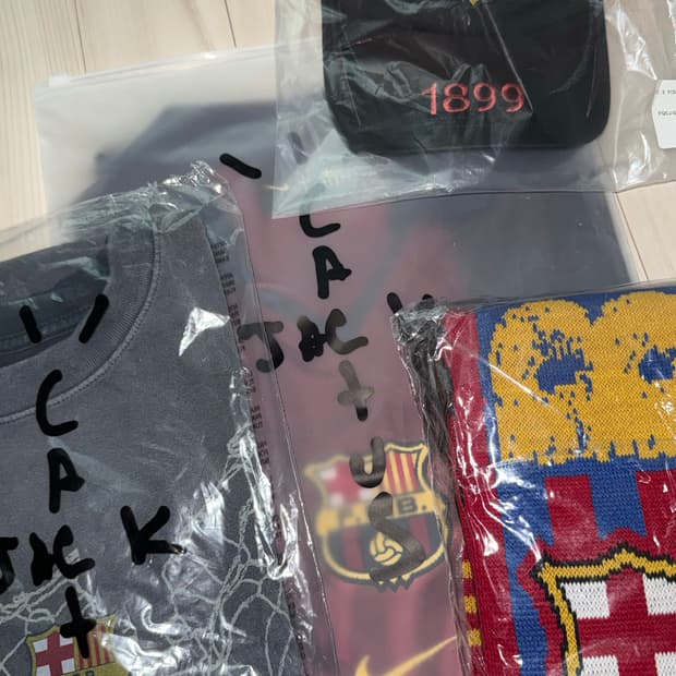 트레비스스캇 바르셀로나 반팔 M