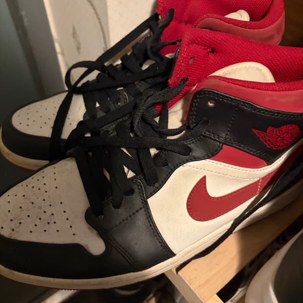 Jordan 1 Mid Gym Red Black White
