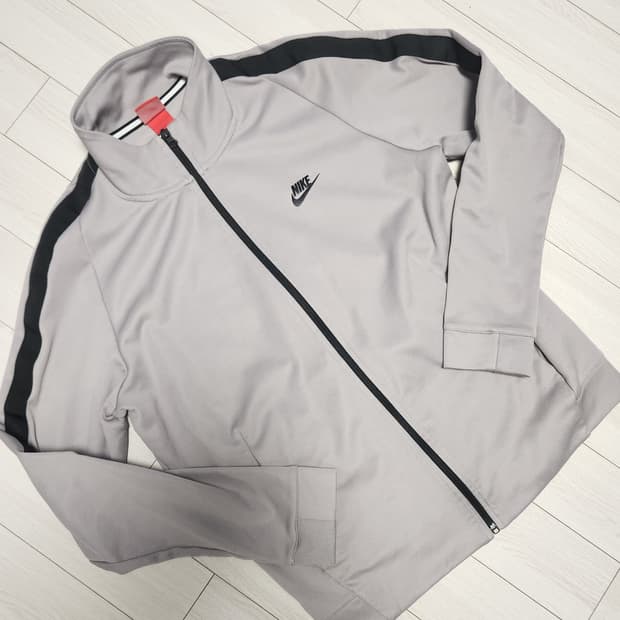 나이키 어썸 트랙탑 풋살 축구 져지 XL

사이즈는 L입으시는분 추천 x