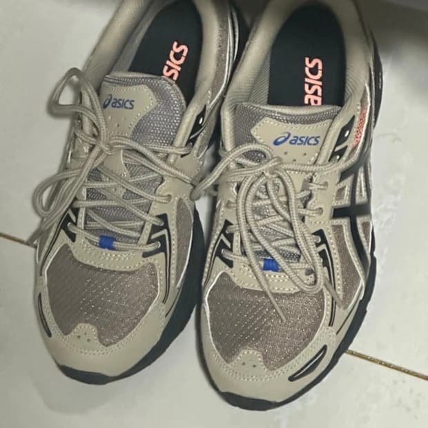 아식스 젤 벤쳐 6SPS 페퍼 블랙(235사이즈)