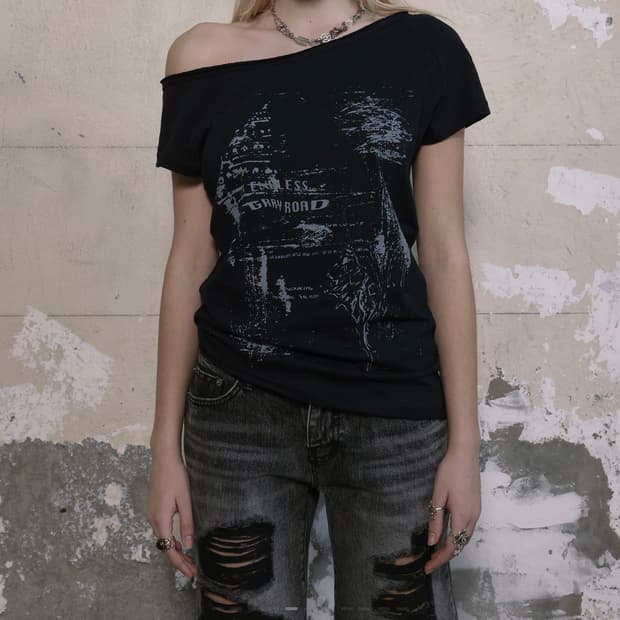 (새상품)FUNKY SCOOP NECK TEE CONCH, BLACK