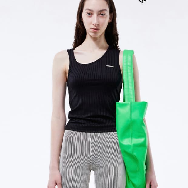 홀페이퍼 언발란스 네크라인 슬리브리스 탑