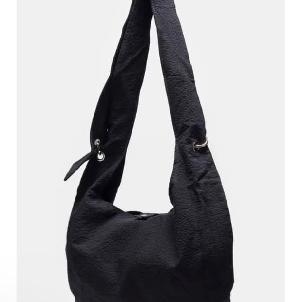 MFPEN 엠에프펜 아일렛 숄더 크로스백 블랙 소장용 새상품이고 탭채 소