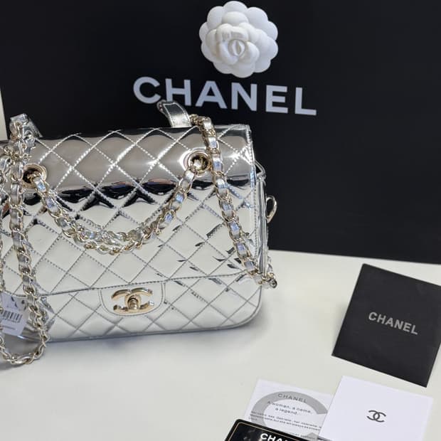 새상품) 샤넬 2024 크루즈 컬렉션 미러 카프스킨 미니 플랩백 백팩 토