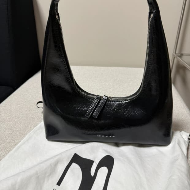 마지셔우드 호보 크링클 숄더백 블랙