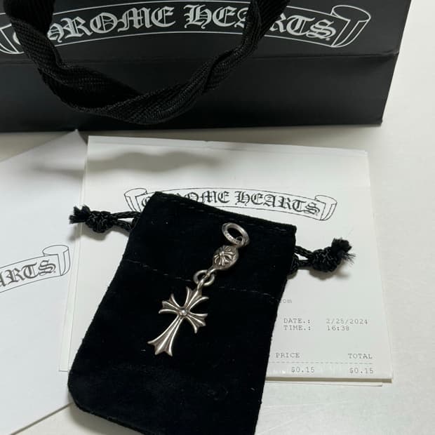 크롬하츠 원볼 타이니크로스 참 펜던트