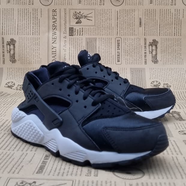 나이키 에어 허라취 여성운동화 실사이즈235