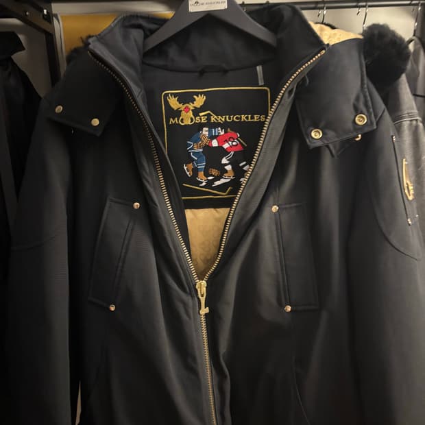 무스너클 금장 패딩