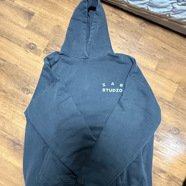 IAB 스튜디오 후드티