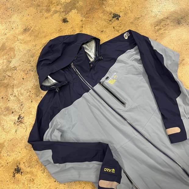 [정품/L] 마운틴하드웨어 바람막이 회색 b19