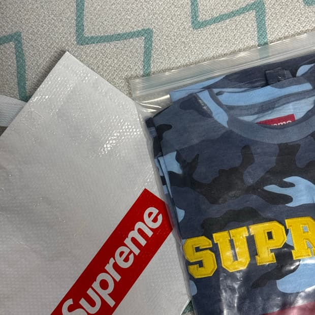 [새상품] 슈프림 컬리지에이트 아플리케 숏슬리브 25fw