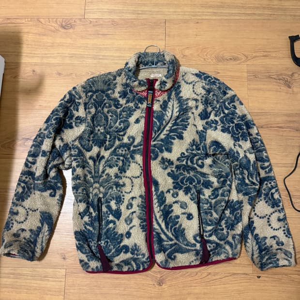 캐피탈 다마스크 패턴 후리스 XL