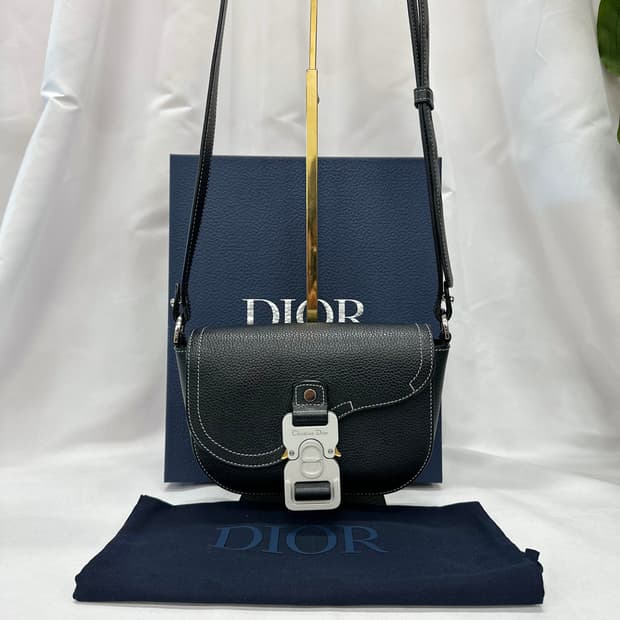 [새상품급] 디올 새들 미니 플랩 메신저백