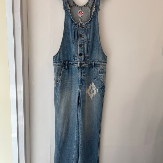 티티카카(TITICACA) 에스닉 자수 핀턱 데님 오버롤 - 빈티지 무드