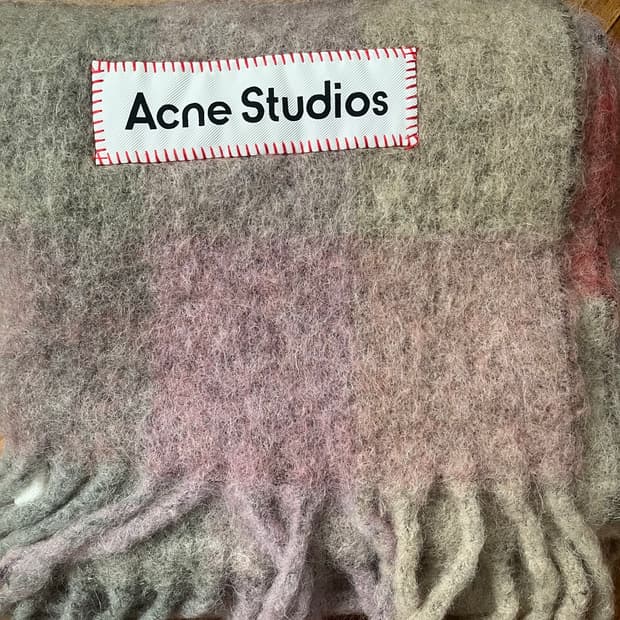 아크네 모헤어 핑크 체크머플러