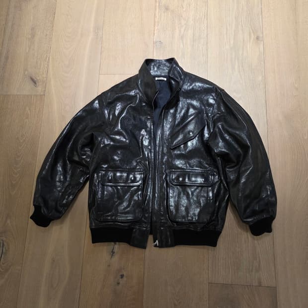 AURALEE 브랜드의 가죽 자켓입니다 사이즈 4

