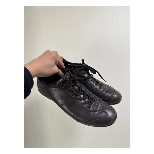 프라다 플랫 스니커즈