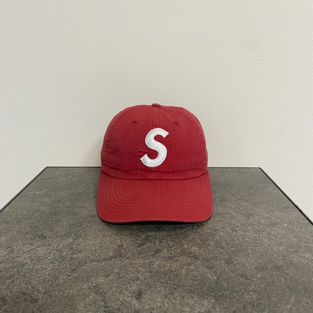 슈프림 24SS 씨어서커 레드 에스로고 S로고 볼캡 모자