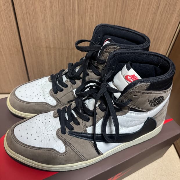 290 나이키 에어 조던 1 트래비스 스캇 모카 하이 팝니다