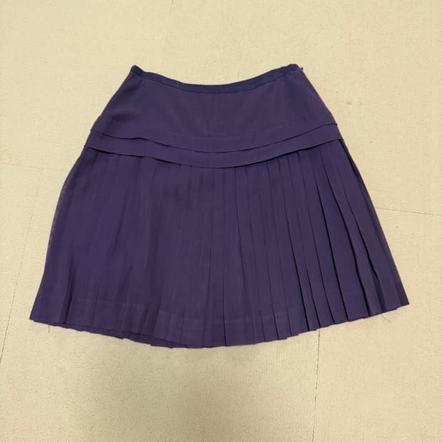 톤다운 퍼플 플리츠 스커트